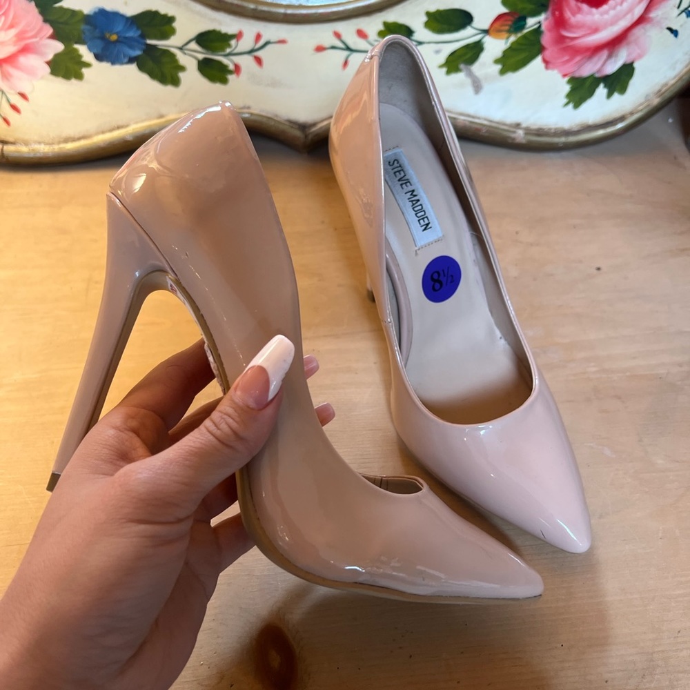 NEW STEVE MADDEN NUDE HEELS